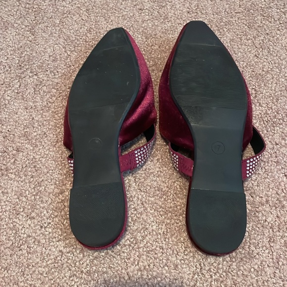 Maroon velvet shoes - Picture 2 of 4